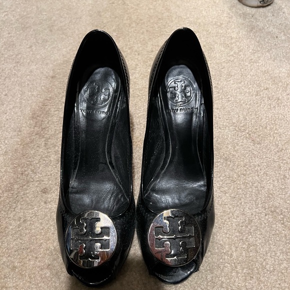 Tory Burch Wedge Silver Buckle - Picture 2 of 10